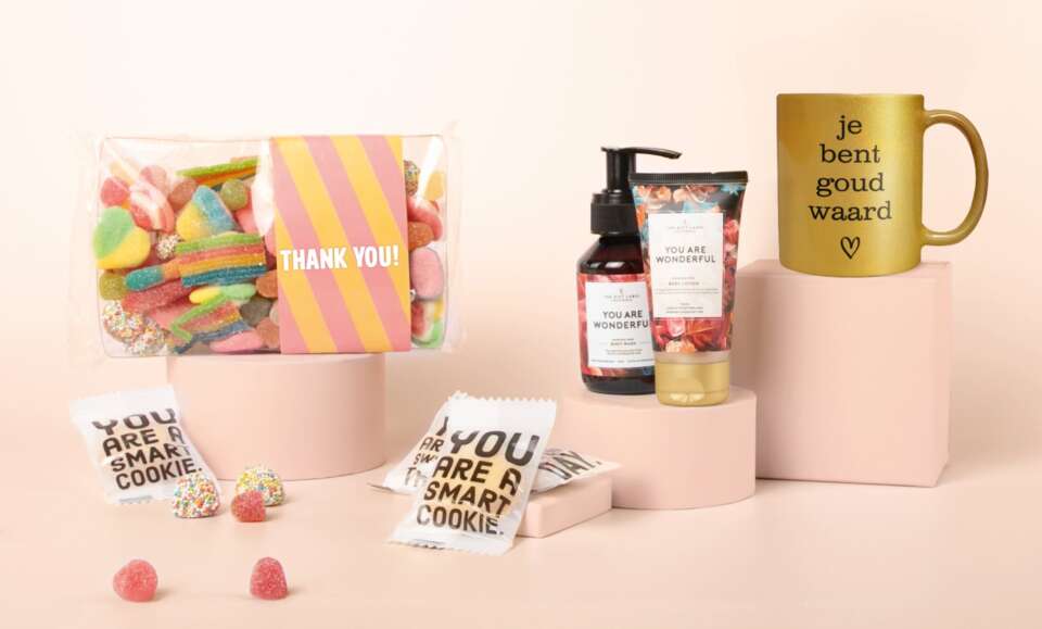 Geschenkjes met bedankboodschappen: snoep, verzorging en een mok