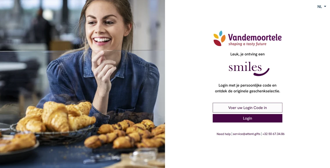 Gepersonaliseerd inlogscherm van een Smiles-campagne: links een sfeerbeeld, rechts het logo van de klant en een veld voor de persoonlijke code.